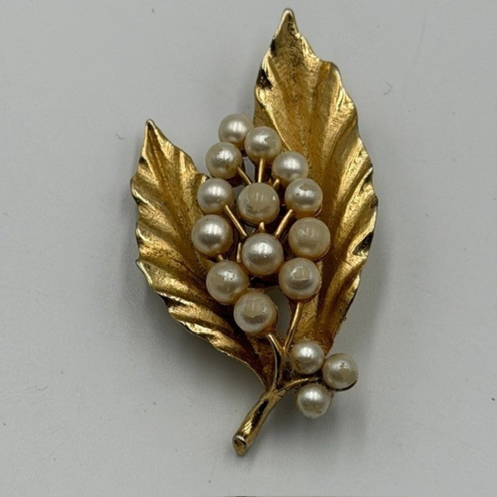 Vintage Lisner Gold Tone Faux Pearl Double Leaf Brooch Pin Botanical MCM